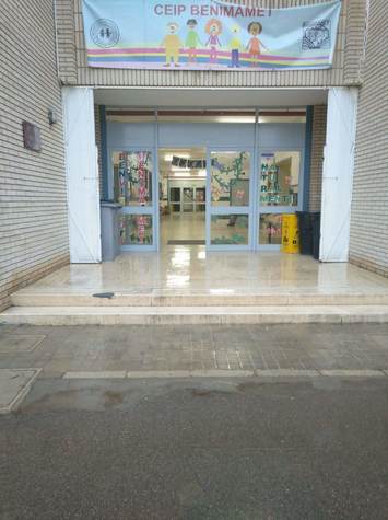 Acceso al edificio principal