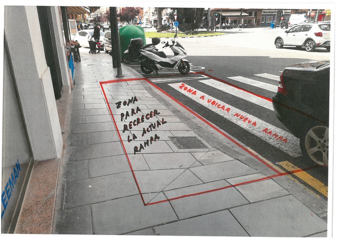 Amplia acera en paso de peatones