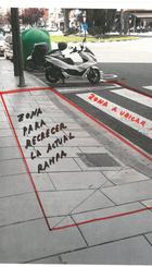 Amplia acera en paso de peatones