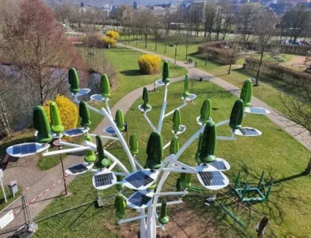 Árbol eólico-solar