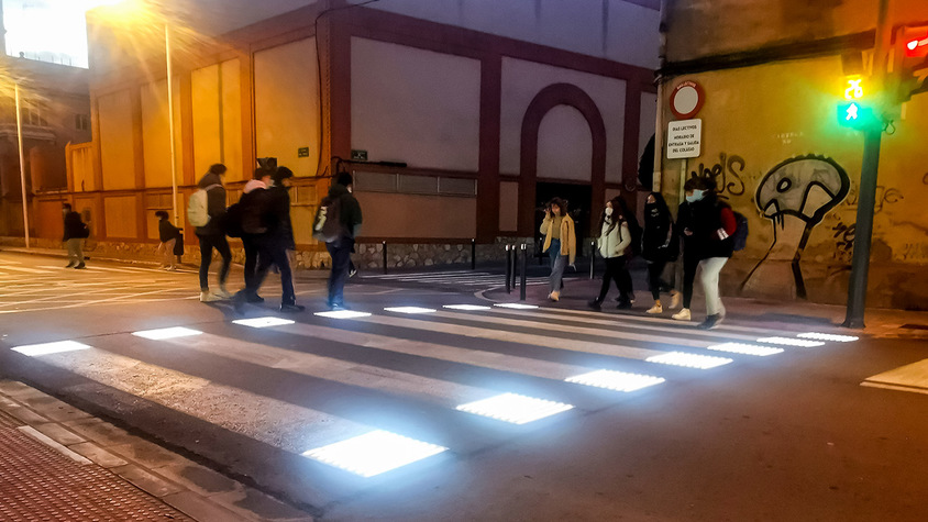 Paso de peatón iluminado